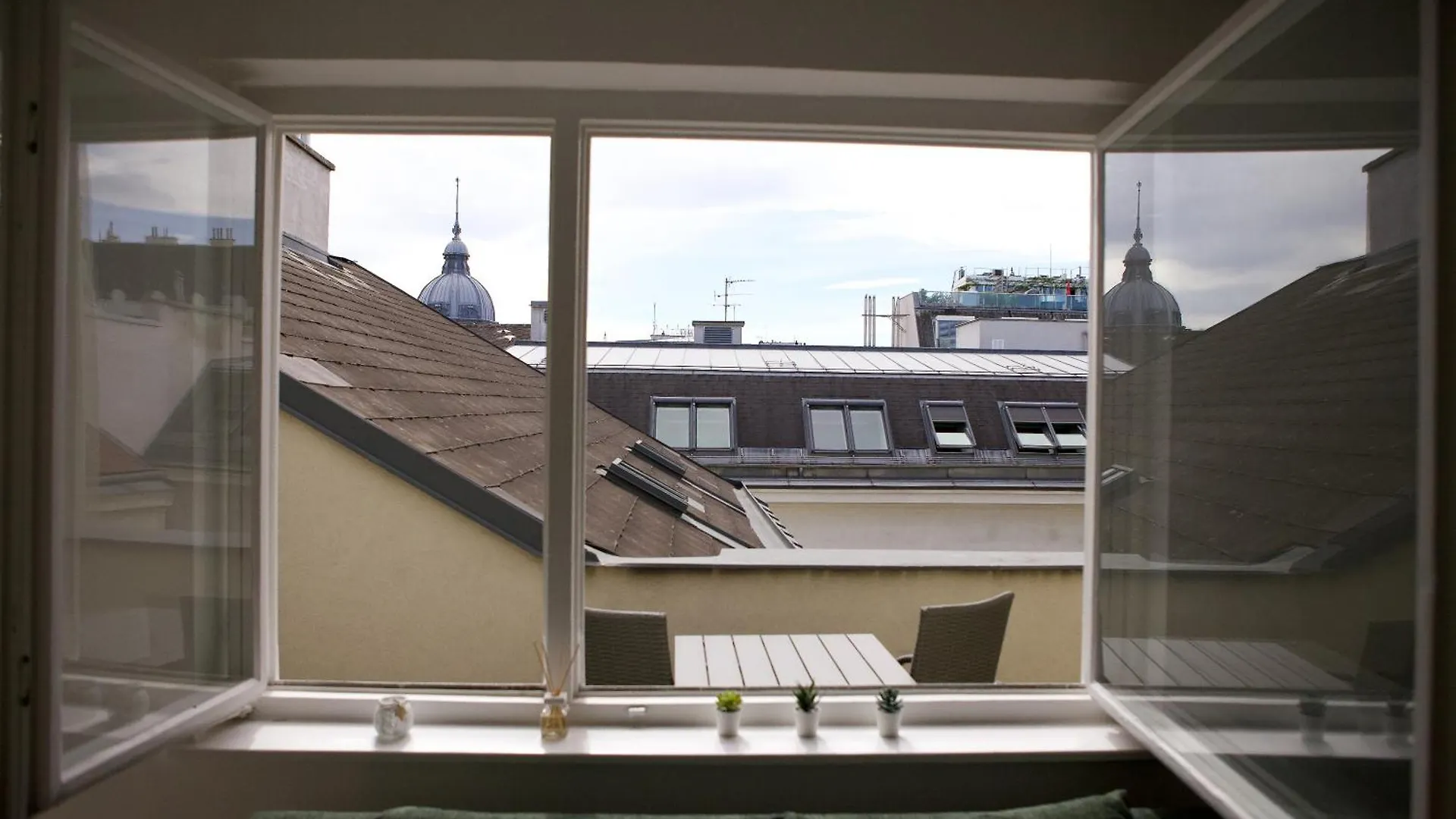 Central Rooftop Apartment With Balcony Vienna