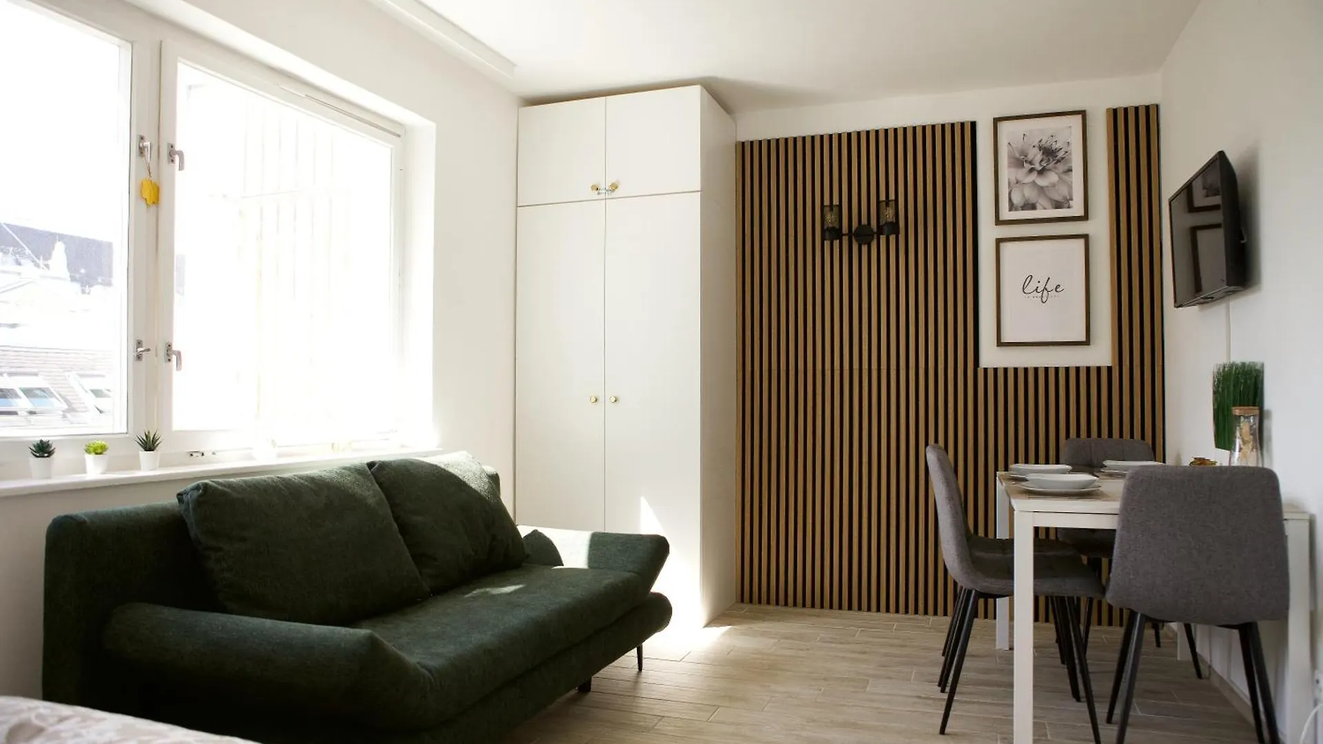 Central Rooftop Apartment With Balcony Vienna